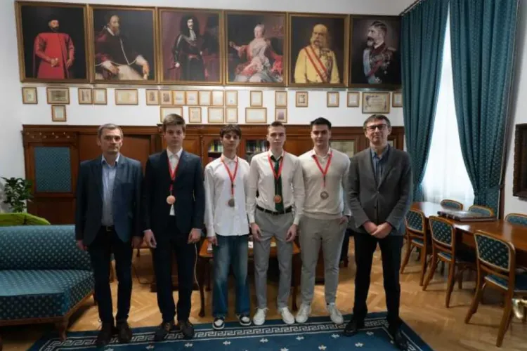 Studenții geniali de la UBB Cluj-Napoca au făcut furori la Balcaniada de Matematică! Au obținut patru medalii: „E un efort de echipă care ne face cinste”