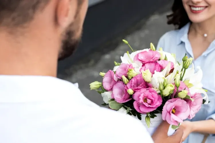 Cluj-Napoca, pe locul doi la comenzile de flori de 8 Martie! Clujencele sunt răsfățate cu lalele, sushi și clătite