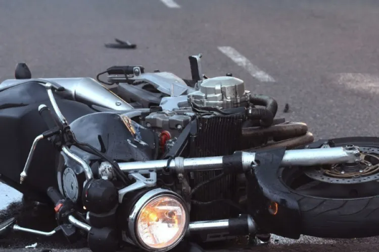 Accident pe Bulevardul Muncii, în Cluj-Napoca. Un motociclist a fost rănit și transportat de urgență la spital, după ce a fost lovit de o mașină