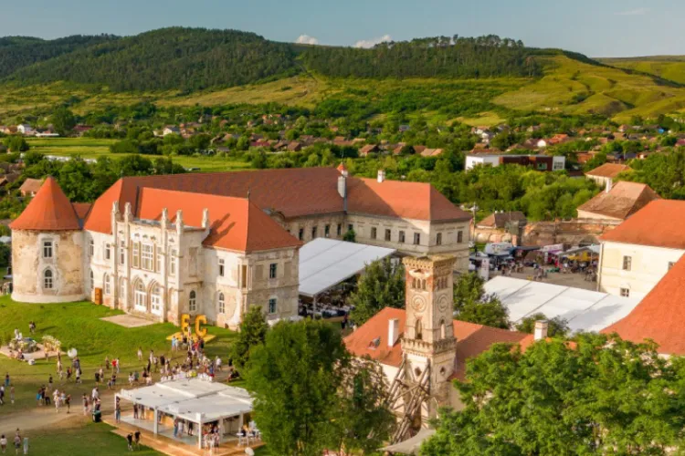 Clujul vrea să bage aproape 1 milion de euro la Castelul Banffy, într-o investiție „mană cerească” pentru Electric Castel. Ce se va realiza cu acești bani