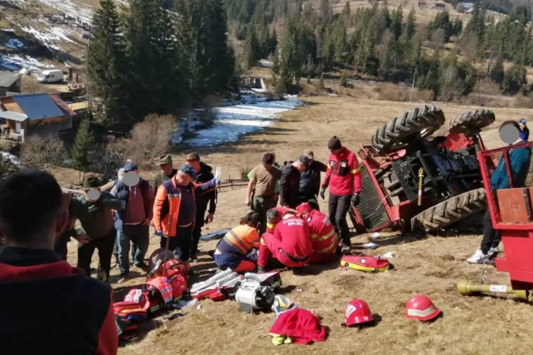 Tragedie! Un bărbat și-a pierdut viața după ce a fost prins sub un tractor. Medicii nu au mai putut face nimic pentru el 