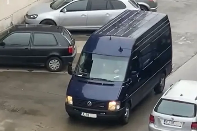 Dubița cu megafon a revenit la Cluj! Le-a dat „alarma” locuitorilor din Florești / Anul trecut a fost „ceasul deșteptător” al clujenilor VIDEO