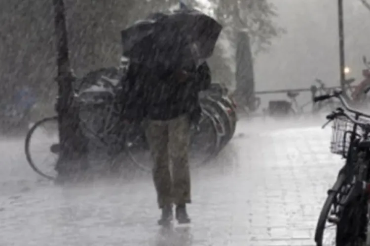 Prognoza meteo pentru Cluj! Meteorologii anunță ploi, vijelii și o scădere bruscă a temperaturilor