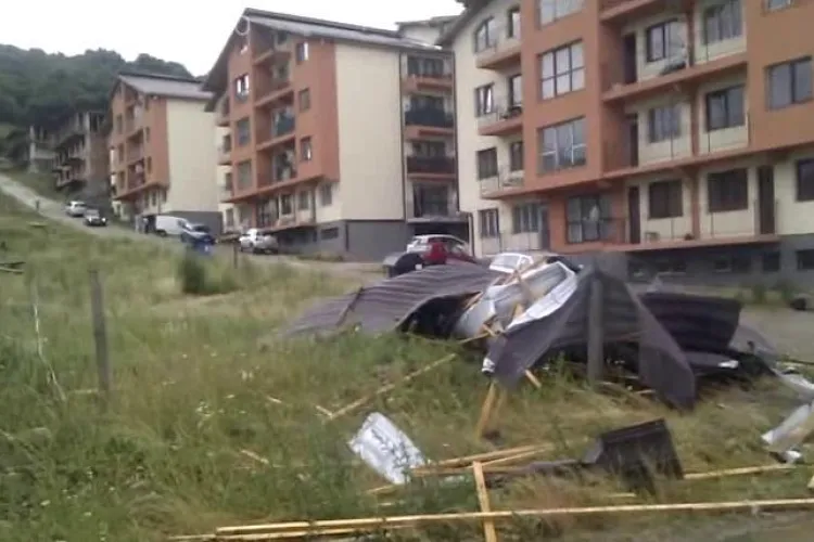 Blocurile cu acoperisurile smulse de pe strada Teilor, construite de un tepar imobiliar