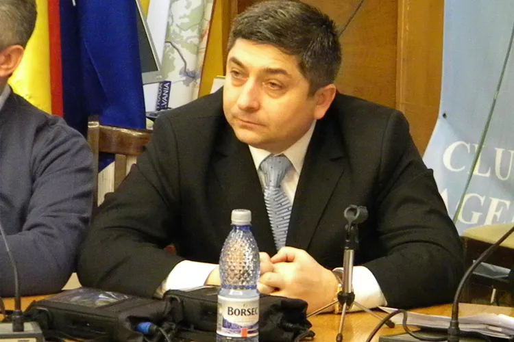 Campanie electorala? Tise s-a luptat cu PSD si PNL pentru aprobarea proiectului "Primul ghiozdan"