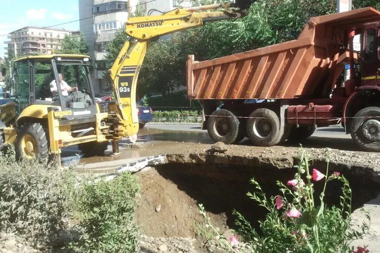 Conducta de apa sparta pe strada Dorobantilor. Circulatia este ingreunata VIDEO si FOTO