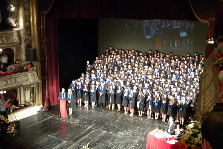 Absolventii de Drept din Cluj si-au tinut cursul festiv la Teatrul National VIDEO si FOTO