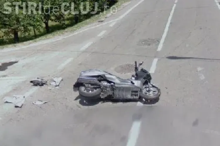 Accident grav in Gherla! Un mopedist a fost grav ranit dupa ce o autoutilitara nu i-a acordat prioritate 