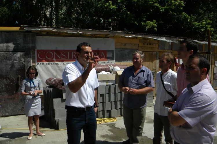 Constructorul parkingului de pe strada Fabricii intarzie cu lucrarea. Primarul i-a aratat cartonasul galben - VIDEO