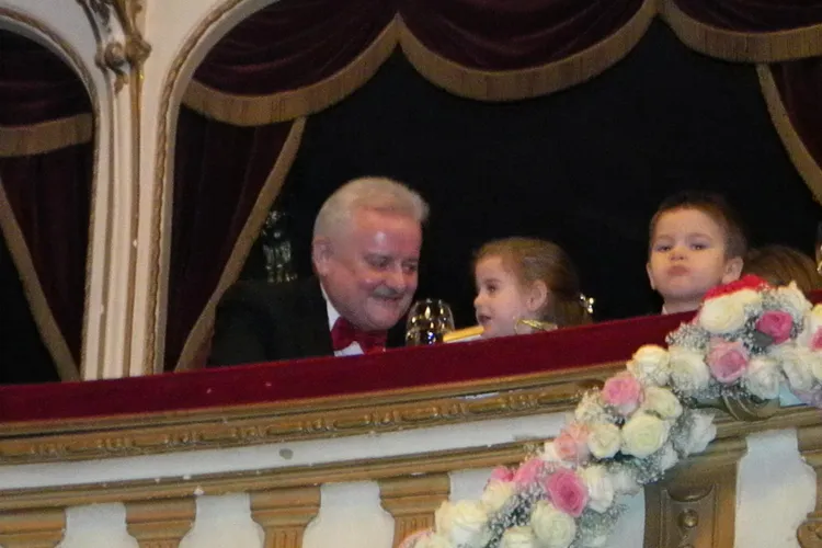 Irina ramane cu Irinel Columbeanu, iar Monica plateste pensie alimentara