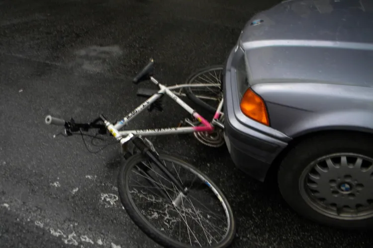 Biciclist accidentat pe strada Frasinului