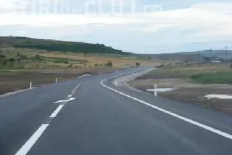 Premierul Emil Boc si-a folosit "muschii" pentru a inaugura centura Bulevardul Muncii-Apahida VIDEO 