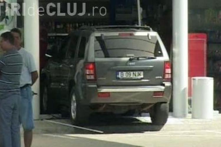 Un clujean a intrat cu masina intr-o benzinarie din Constanta, din ... dragoste VIDEO