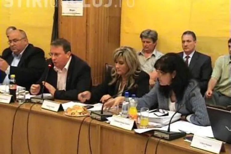 Tensiuni in USL Cluj! Remus Lapusan s-a certat cu Steluta Cataniciu: "Va rog sa taceti ca eu vorbesc acum" VIDEO