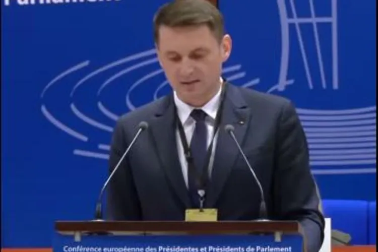 Președintele Senatului Mircea Abrudean nu se „bâlbâie” în engleză : Discurs de politician de generație nouă la reuniunea șefilor de Parlamente VIDEO