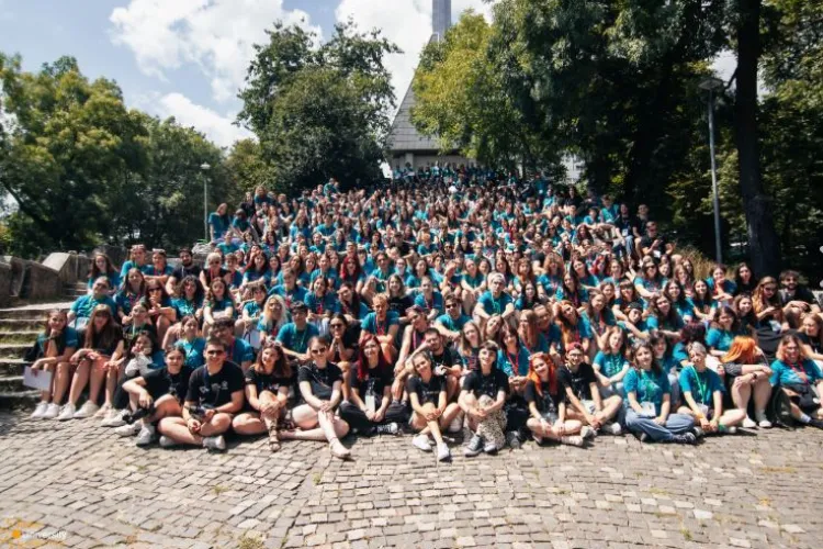 Elevii de liceu pot încerca viața de student la Universitatea Babeș-Bolyai din Cluj. În ce constă programul și cum te poți înscrie