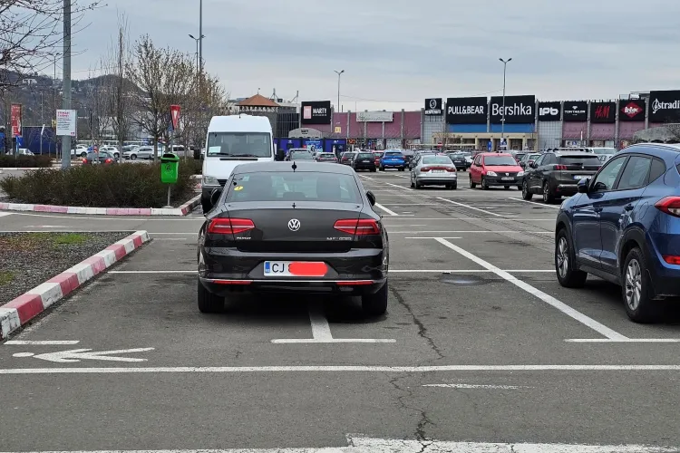 Clujeanul care a parcat pe mai multe locuri la VIVO, ținta celor mai amuzante și savuroase replici FOTO