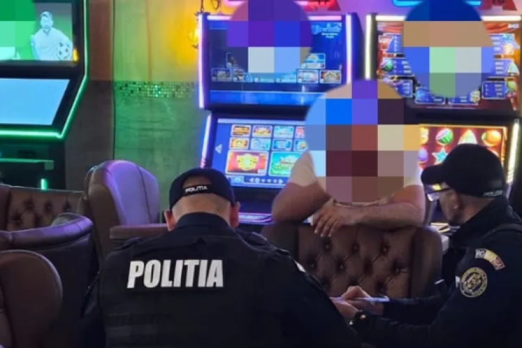 Schemă de „băieți deștepți” la Cluj! Angajatul unei săli de jocuri a luat banii firmei și i-a jucat la păcănele printr-un prieten / Sperau să ajungă bogați