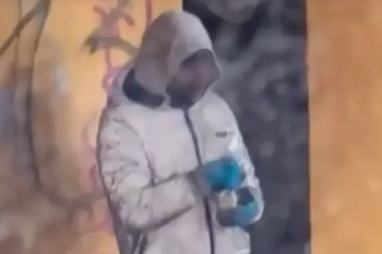 Scene dezolante la Cluj! Tânăr surprins cu punga de prenadez în mână, ziua în amiaza mare - VIDEO 