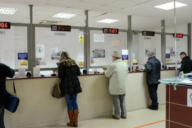 Situație halucinantă la primărie! O casieriță a cerut scutire medicală pentru că nu suportă să lucreze cu oamenii și banii 