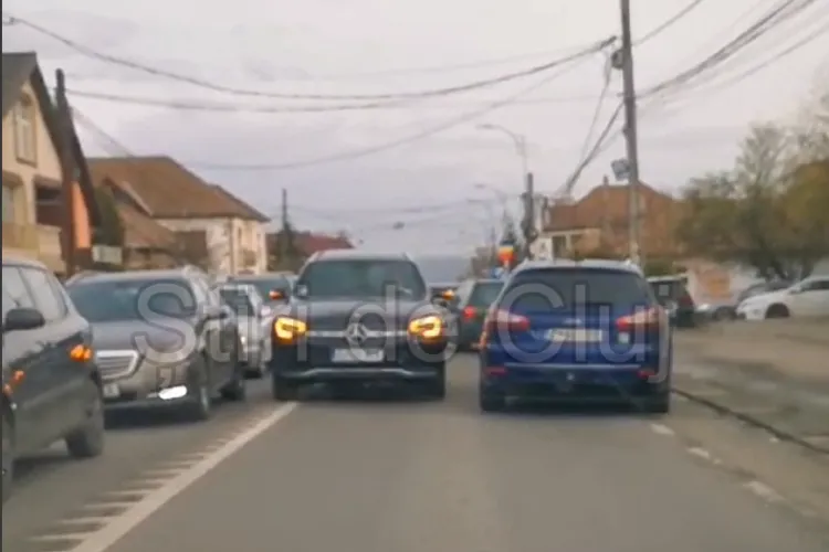 Șmecher cu Mercedes, pericol public pe drumul Apahida-Cluj: Nu a stat cu „muritorii” de rând în coloana uriasă întinsă pe kilometri VIDEO 