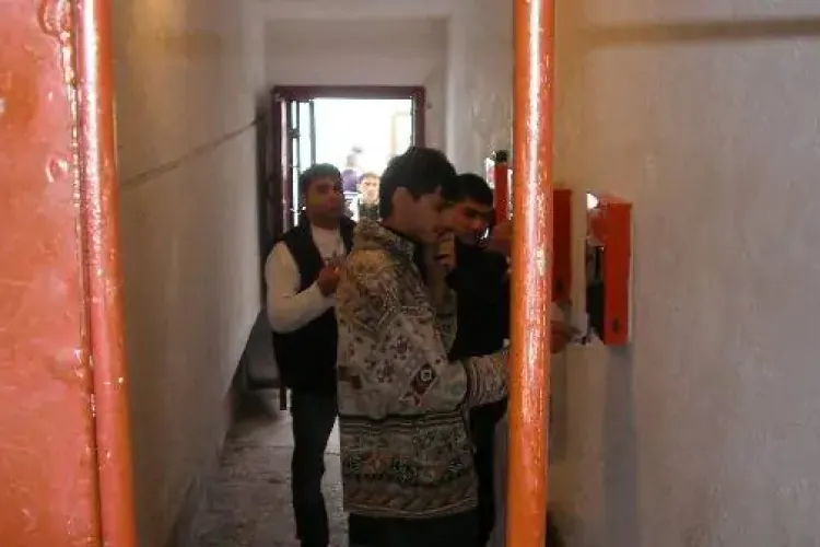 Tânără din Cluj, terorizată de un pușcăriaș de la Penitenciarul Gherla. O suna și îi trimitea scrisori din închisoare, deși nu avea voie să o contacteze