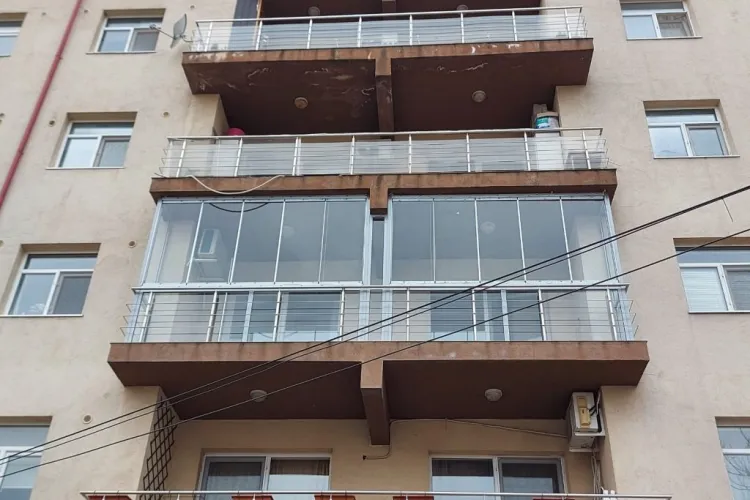 Un clujean ,,iubitor de animale” le face zile negre vecinilor din bloc: ,, Mirosul devine insuportabil”