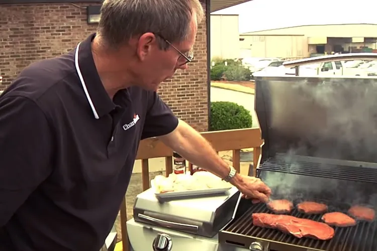 Teroare la o petrecere cu mici și bere din Cluj! Un individ și-a băgat prietenul în spital, după ce l-a atacat cu pumnii, picioarele și o sticlă