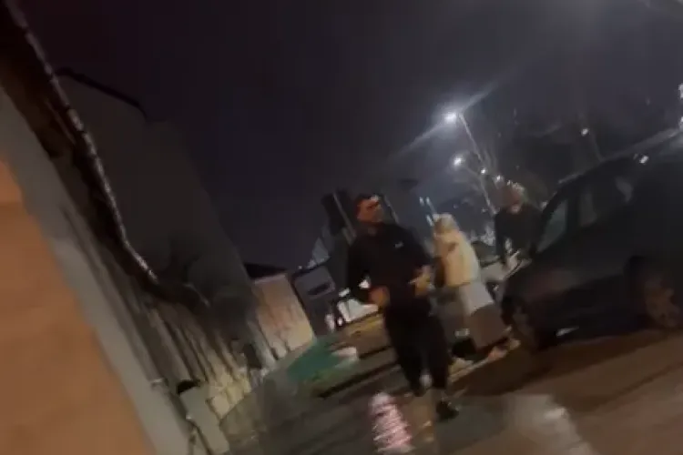 VIDEO Detalii șocante despre bătaia de aseară din Cluj: Tânăr bătut cu bestialitate, în stradă, de toată familia iubitei lui. Și fata a fost agresată