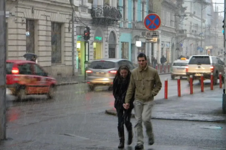 Vreme urâtă la Cluj-Napoca: Ploi și nori în următoarele zile. Meteorologii au anunțat când răsare, în sfârșit, soarele și pe „strada” noastră