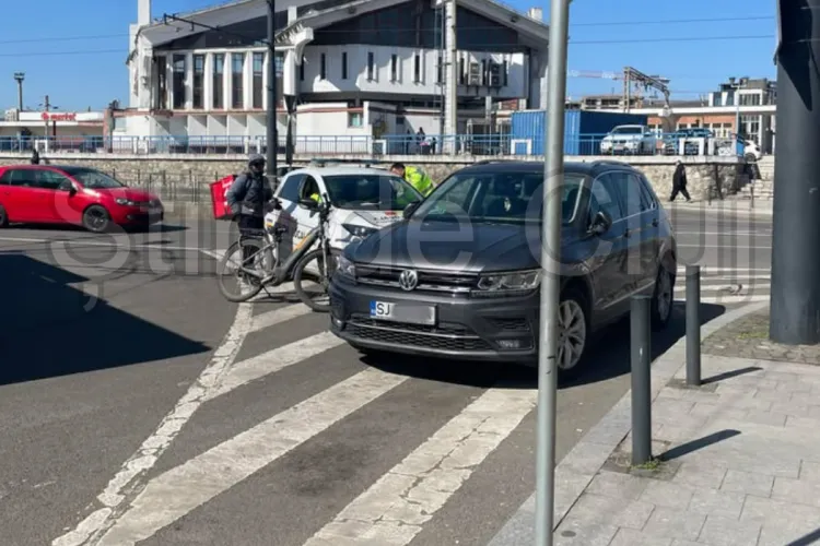 Clujean revoltat de inechitatea polițiștilor locali: „L-au amendat pe livratorul pe bicicletă pentru câțiva metri, dar pe șoferul tupeist, nu” 