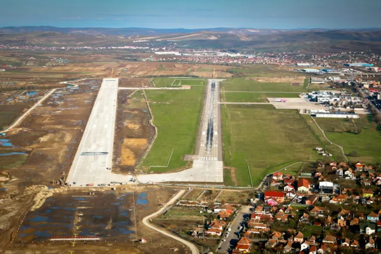 Scandalul cosirii ierbii la Aeroportul Cluj: Cum explică reprezentanții Aeroportului Cluj că aruncă 120.000 de euro pe an pe tunsul ierbii