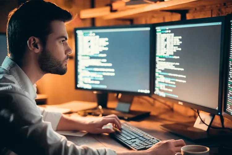 Criză majoră pe piața IT din Cluj! Programator cu 8 ani de experiență, supărat că nu-și găsește de muncă: „Sunt numai joburi fantomă. Începe o recesiune”