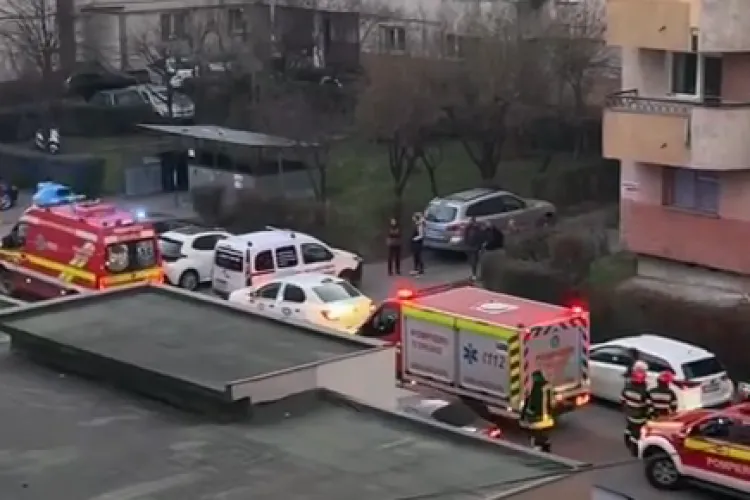 Un șofer din Cluj a făcut AVC la volan și a LOVIT 6 mașini parcate! Pompierii și ambulanța au intervenit de urgență/Ce spun polițiștii - VIDEO