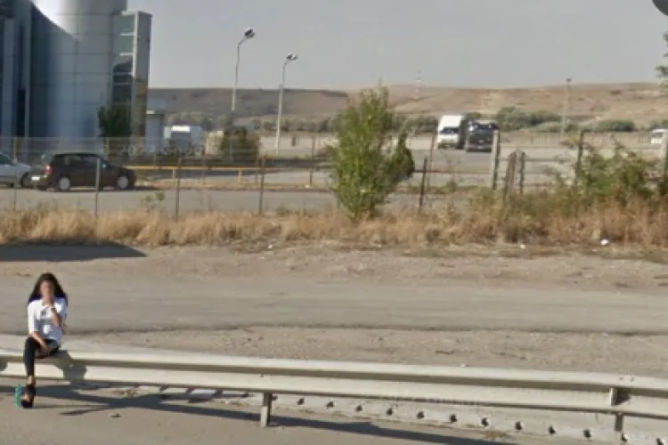 ,,Domnișoarele cu client” creează probleme pe o stradă din Cluj-Napoca! Clujenii care trec prin zonă nu mai suportă: ,,Își fac nevoile printre mașini”