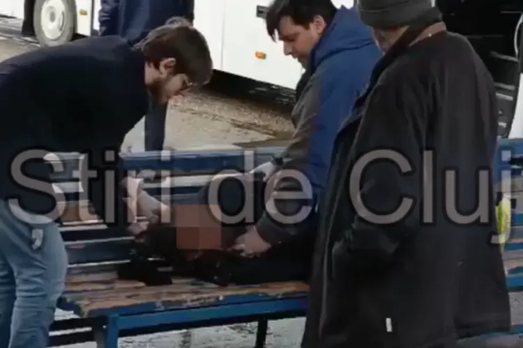 Femeie în stare gravă, preluată în urmă cu puțin timp de ambulanță la Autogara Cluj: „Din păcate, în zonă, nu este o priveliște nouă” FOTO/VIDEO