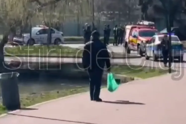 Ce spun polițiștii clujeni despre cazul bărbatului scos din apele lacului de la Iulius Mall Cluj? A fost resuscitat și transportat de urgență la spital 