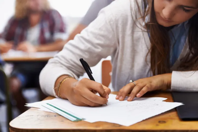 Rezultatele simulării Bacalaureat 2025 în Cluj: Mai mult de o treime dintre elevii clujeni nu au obținut medie de trecere