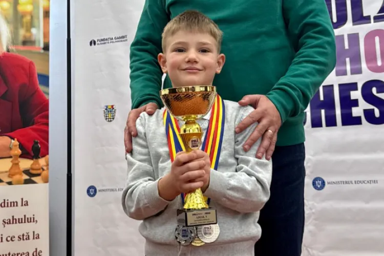 Un băiețel de 6 ani din Cluj demonstrează că performanța nu are vârstă! A ajuns CAMPION național la șah rapid. Va reprezenta România la Campionatul Mondial
