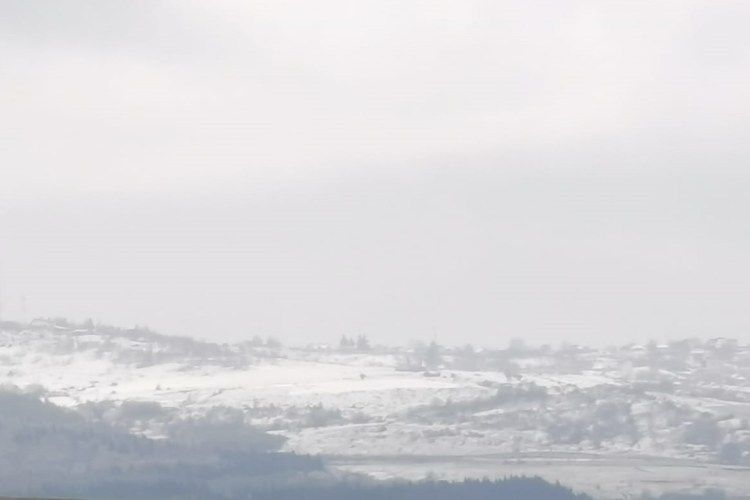 Cluj- Imaginea zilei vine astăzi din Feleacu:  Natura ne-a făcut o glumă de sezon, cu ceva zăpadă de...primăvară FOTO