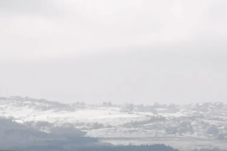 Cluj- Imaginea zilei vine astăzi din Feleacu:  Natura ne-a făcut o glumă de sezon, cu ceva zăpadă de...primăvară FOTO