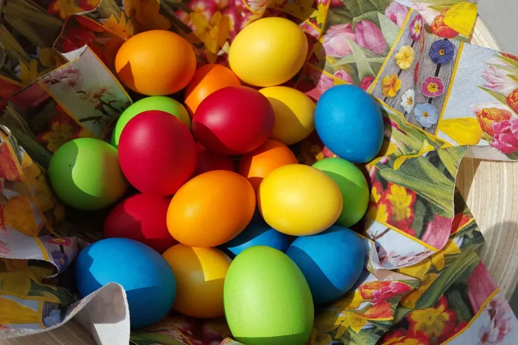 Produsele de Paște au ajuns deja pe rafturi! Un ou fiert și vopsit în Austria se vinde cu 3 lei în România: ,,Atenție la termenul de valabilitate