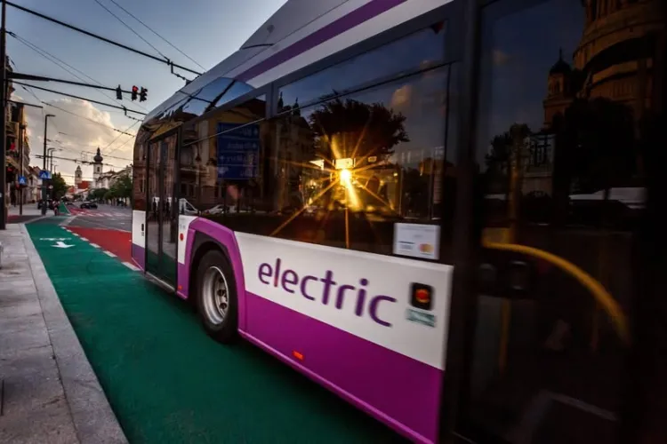 Un clujean a demonstrat că mai există și oameni cinstiți la Cluj! A reacționat imediat, după ce a observat un lucru ciudat într-un autobuz FOTO 