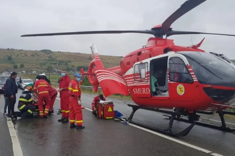 Accident GRAV în Cluj! Șofer încarcerat, după ce i s-a făcut rău la volan și s-a izbit de un stâlp / A intervenit un elicopter SMURD