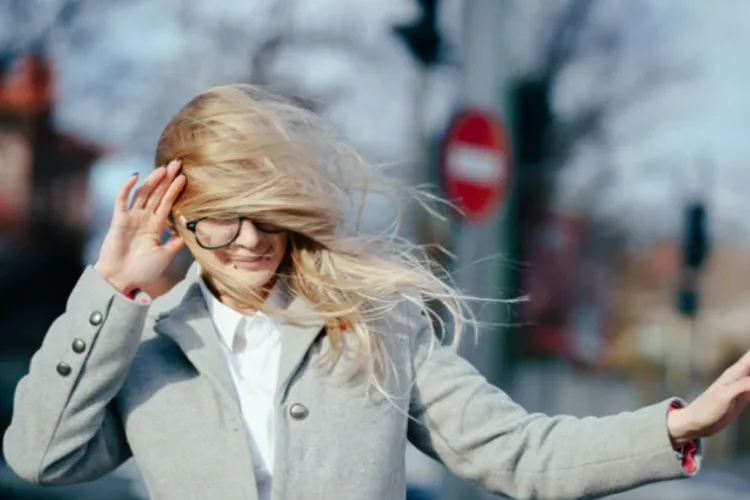 Atenționare meteo – Cod Galben de vânt puternic: Începe acum, valabilă până mâine. Rafale de 85 km/h. Ce recomandă pompierii clujeni pentru siguranță