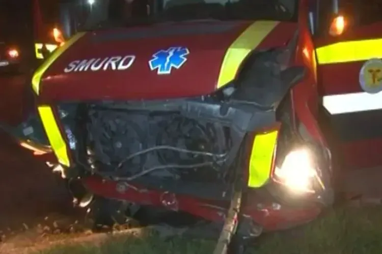 Cluj: O ambulanță SMURD a fost implicată într-un accident rutier! O fetiță de 7 ani a ajuns la spital 
