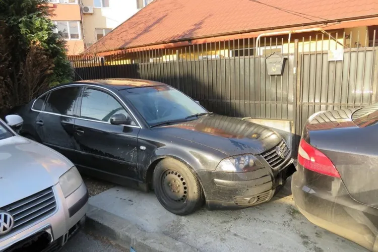 Clujenii trag un semnal de alarmă! Mașinile parcate ilegal în fața porților le pun viața în pericol: „E risc de accident” 