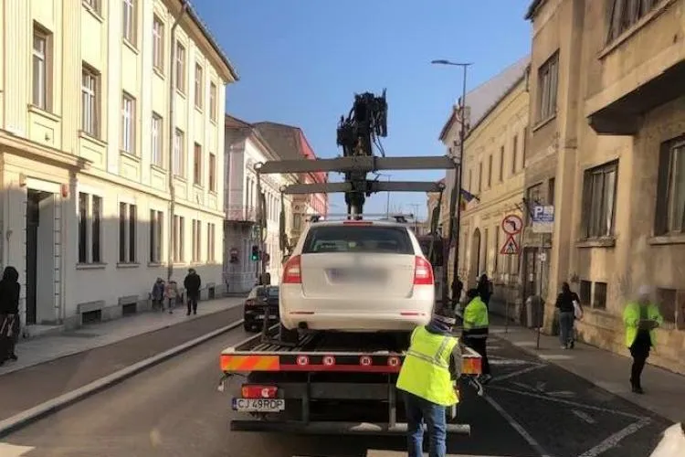 Primăria Cluj-Napoca pregătește „o surpriză” pentru șoferii rebeli! Cât vor scoate din buzunar ca să-și recupereze mașinile ridicate