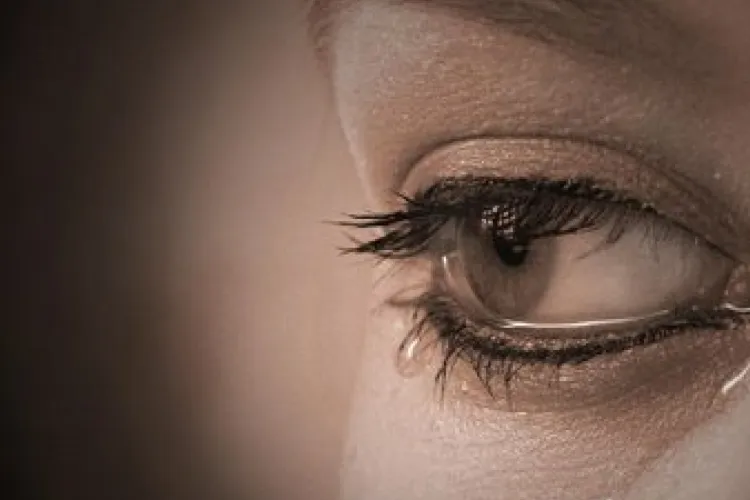 Cluj: Mamă a cinci copii, bătută cu un scaun și amenințată cu moartea de soțul violent. Femeia mergea plină de vânătăi la serviciu