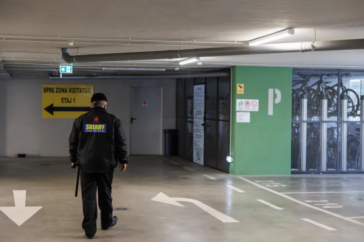 Vești bune pentru clujeni! Parkingurile din Cluj-Napoca au acum paznici. Măsura a fost luată după o serie lungă de distrugeri și vandalism FOTO 